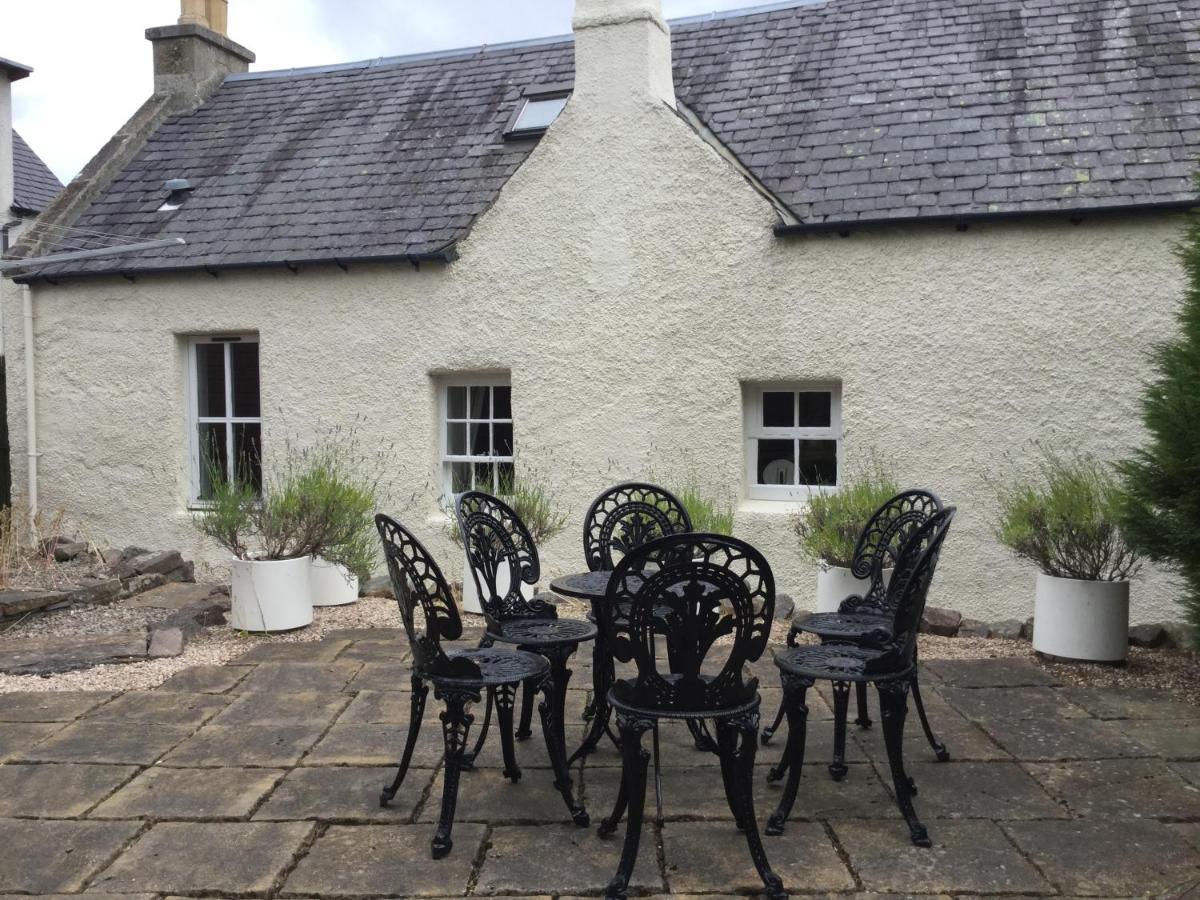 Three-Bedroom Old Cottage Free Parking إينفيرنيس المظهر الخارجي الصورة