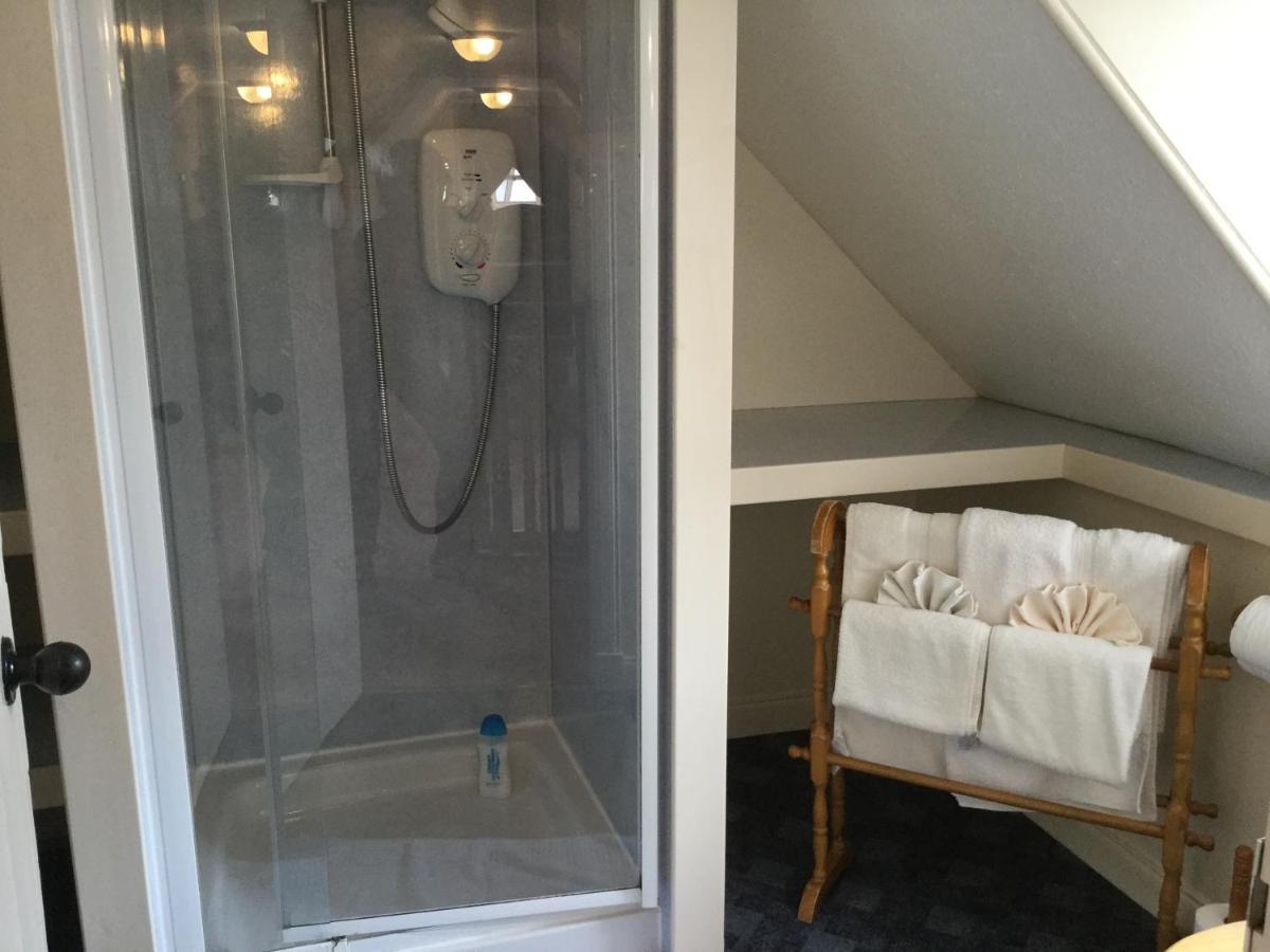 Three-Bedroom Old Cottage Free Parking إينفيرنيس المظهر الخارجي الصورة
