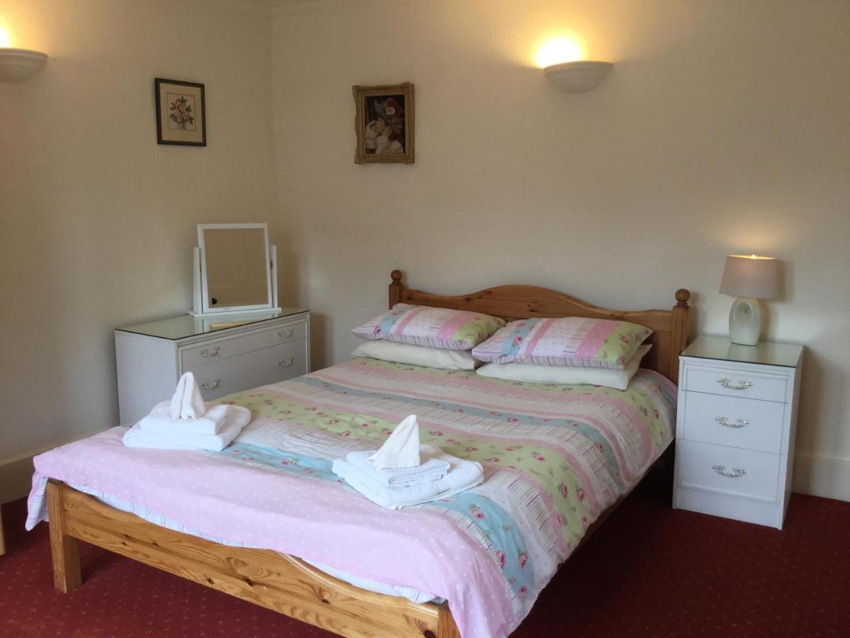 Three-Bedroom Old Cottage Free Parking إينفيرنيس المظهر الخارجي الصورة