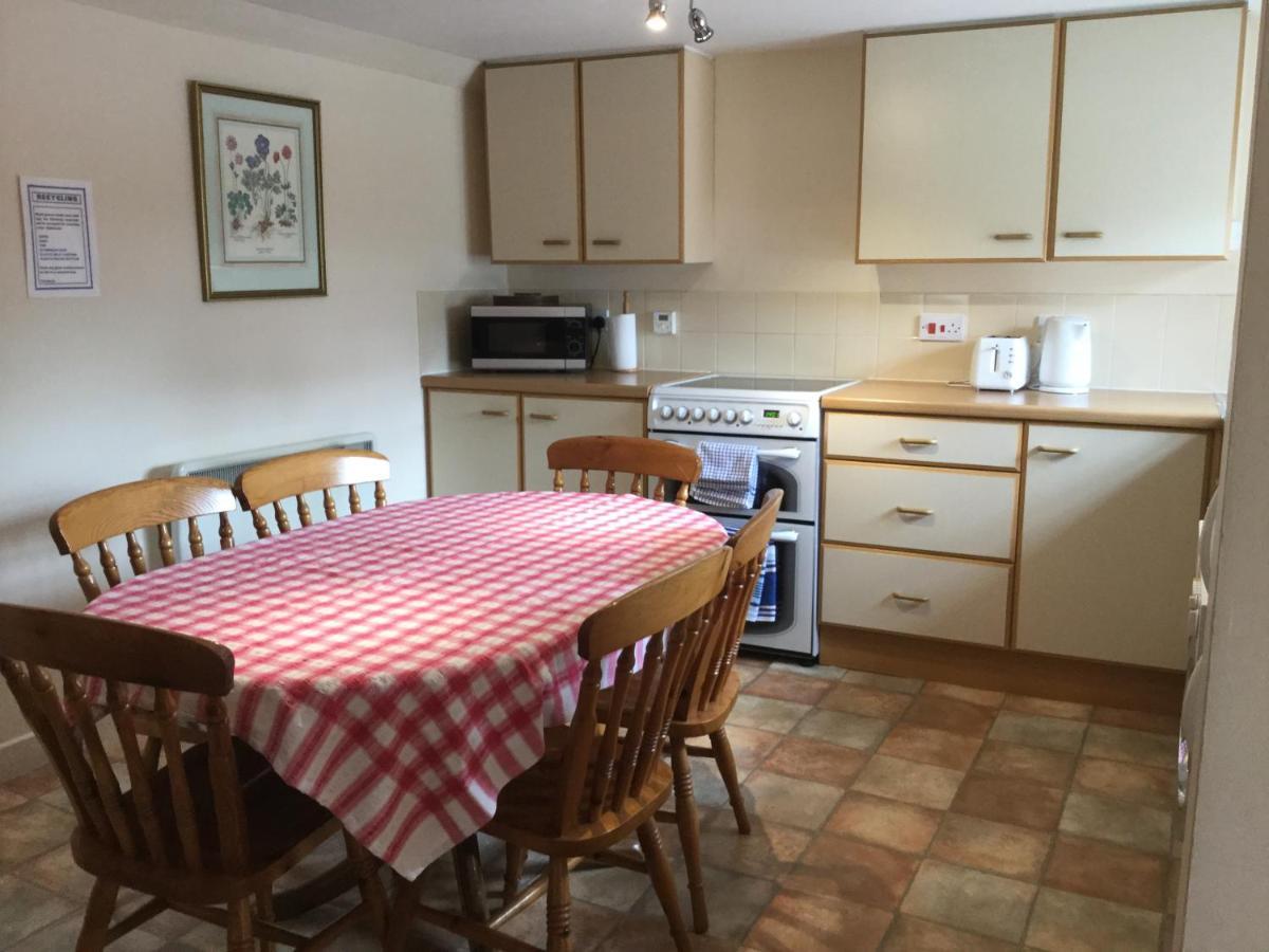 Three-Bedroom Old Cottage Free Parking إينفيرنيس المظهر الخارجي الصورة