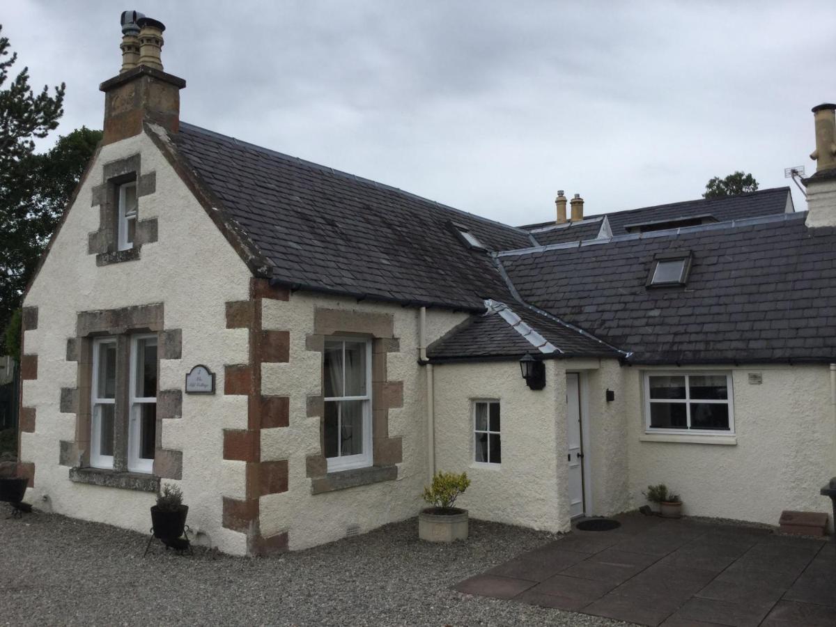 Three-Bedroom Old Cottage Free Parking إينفيرنيس المظهر الخارجي الصورة