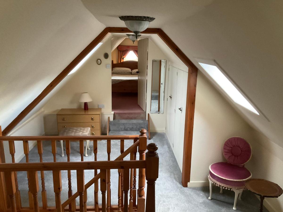 Three-Bedroom Old Cottage Free Parking إينفيرنيس المظهر الخارجي الصورة