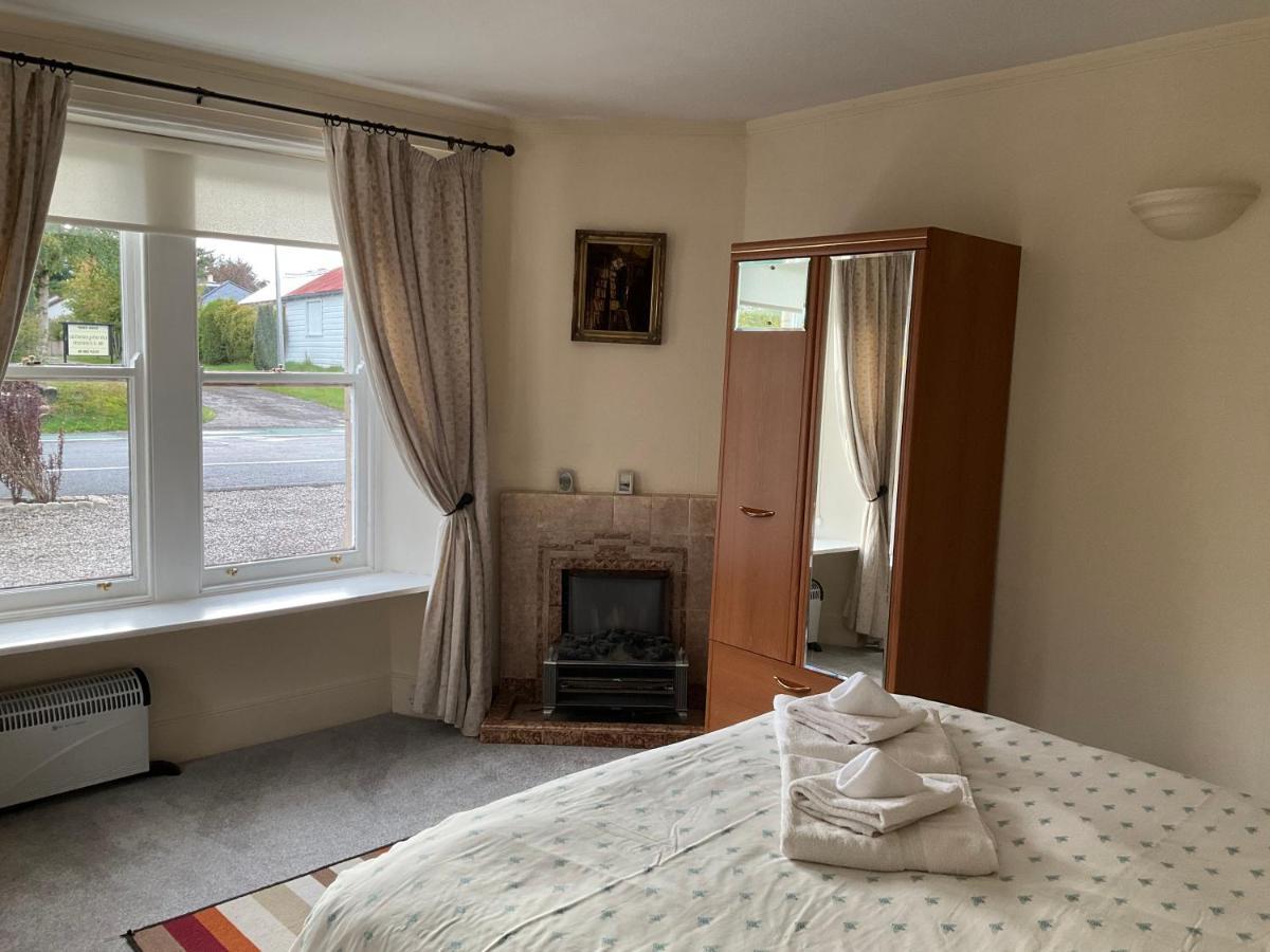 Three-Bedroom Old Cottage Free Parking إينفيرنيس المظهر الخارجي الصورة