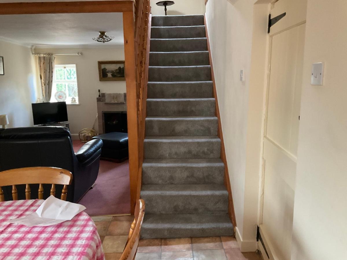 Three-Bedroom Old Cottage Free Parking إينفيرنيس المظهر الخارجي الصورة