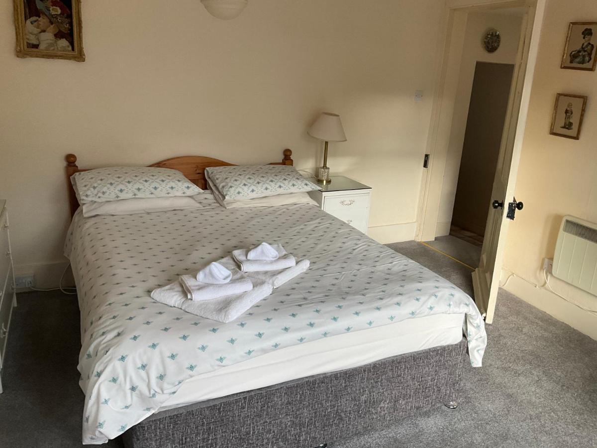 Three-Bedroom Old Cottage Free Parking إينفيرنيس المظهر الخارجي الصورة