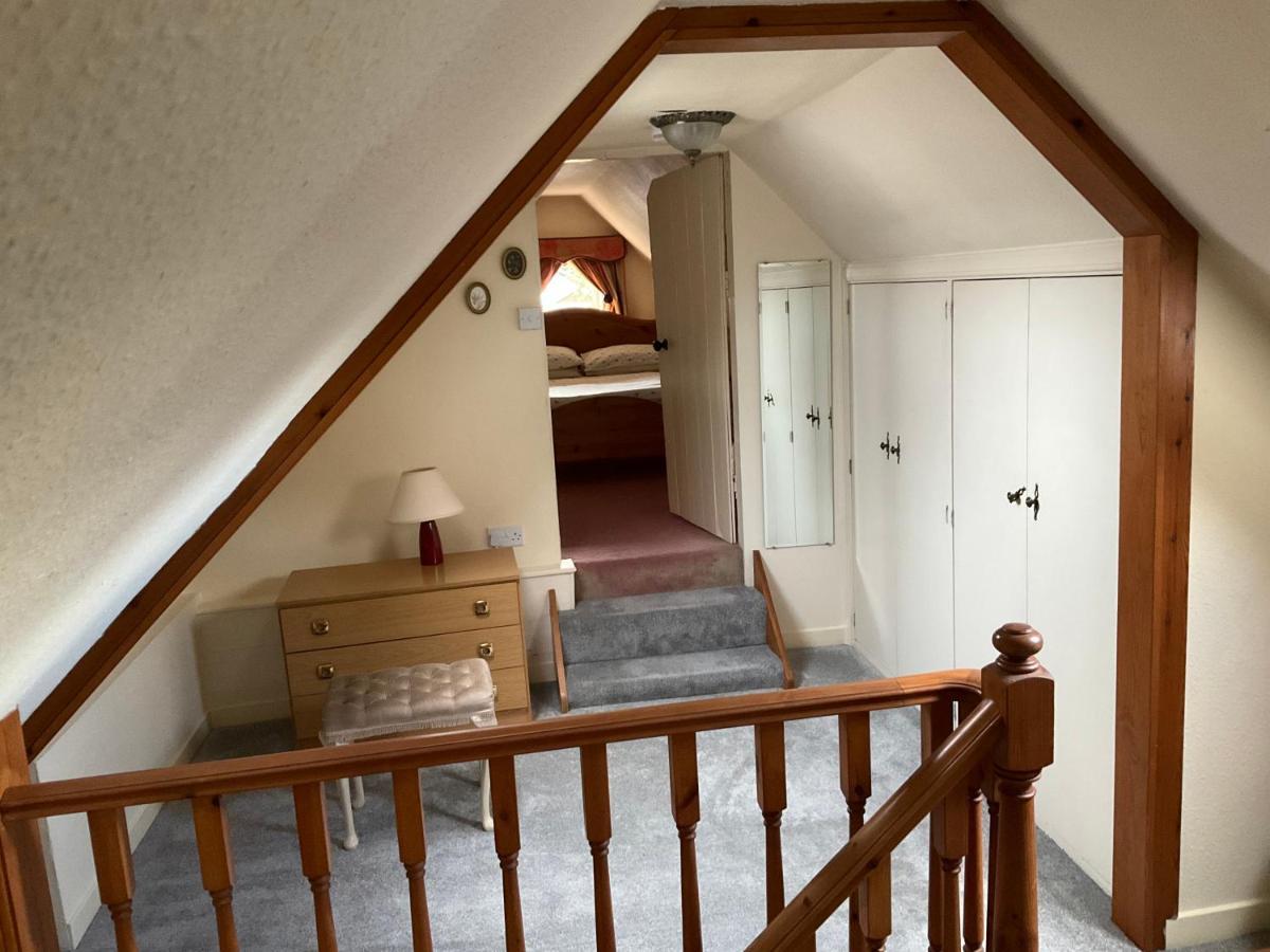 Three-Bedroom Old Cottage Free Parking إينفيرنيس المظهر الخارجي الصورة