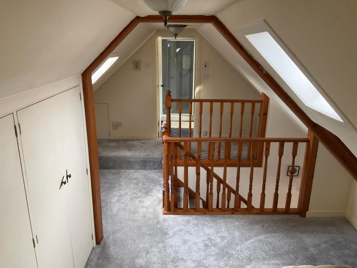Three-Bedroom Old Cottage Free Parking إينفيرنيس المظهر الخارجي الصورة