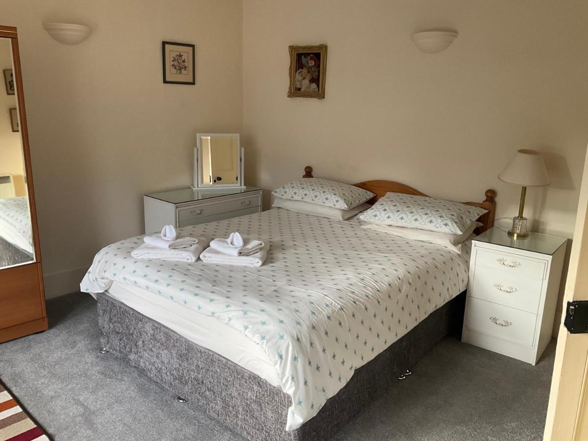 Three-Bedroom Old Cottage Free Parking إينفيرنيس المظهر الخارجي الصورة
